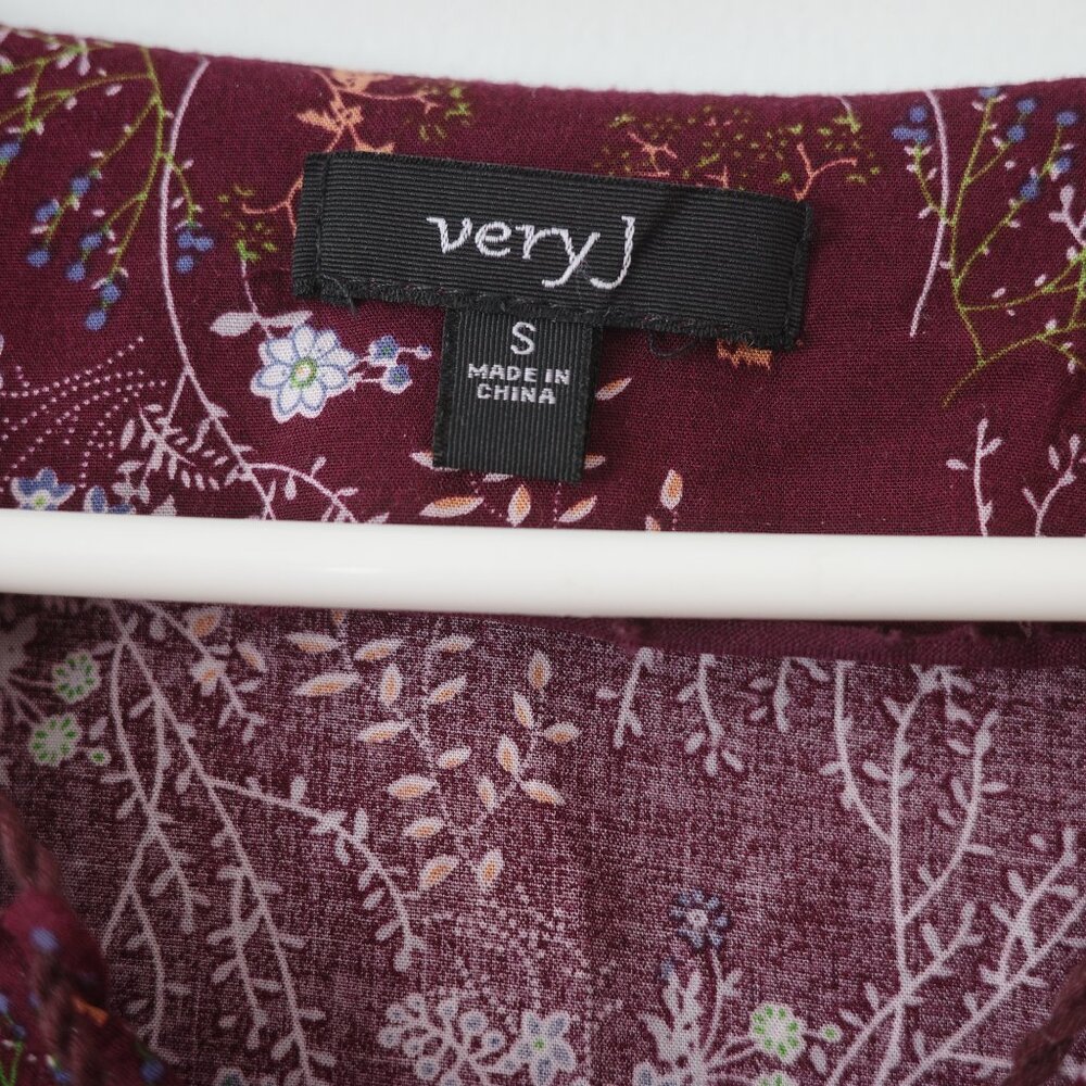 Blouse by Very J, Sz S, 100% Rayon - Picture 2 of 5
